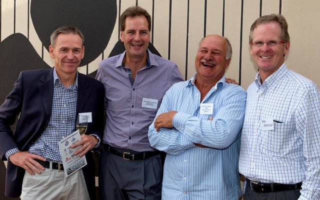 Wilfred Chivell (2de van regs) saam met vlnr Blue Fund verteenwoordigers mnr Stuart, dr Andrew Venter en mnr Hankison